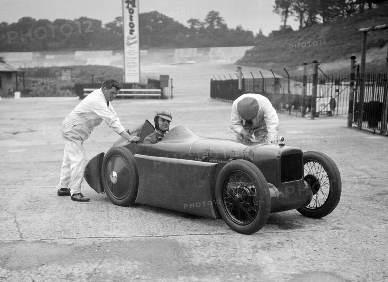 Leon Cushman's Austin 7 racer making a speed record attempt, Brooklands, 8 August 1931. Artist: Bill Brunell.
