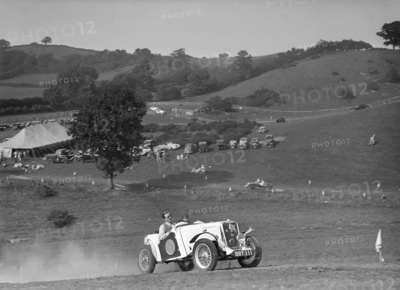 Candidi Provocatores team Singer Le Mans at the Singer CC Rushmere Hill Climb, Shropshire 1935. Artist: Bill Brunell.