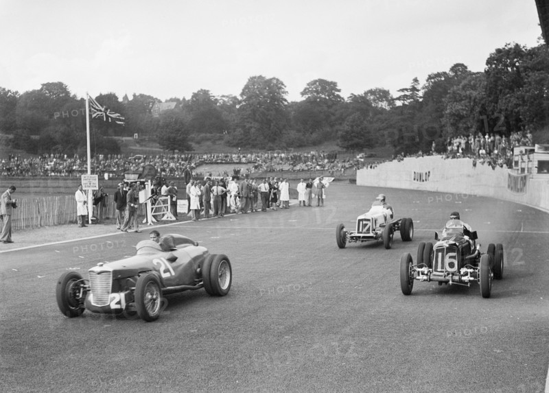 Riley of PW Maclure and ERAs of Raymond Mays and AC Dobson, Imperial Trophy, Crystal Palace, 1939. Artist: Bill Brunell.