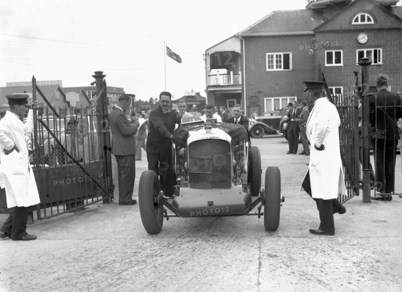 Bentley at Brooklands, 1938 or 1939. Artist: Bill Brunell.