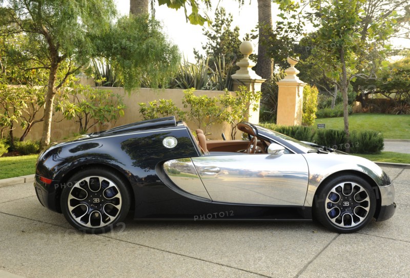 2009 Bugatti Veyron Sang Bleu Artist: Unknown.