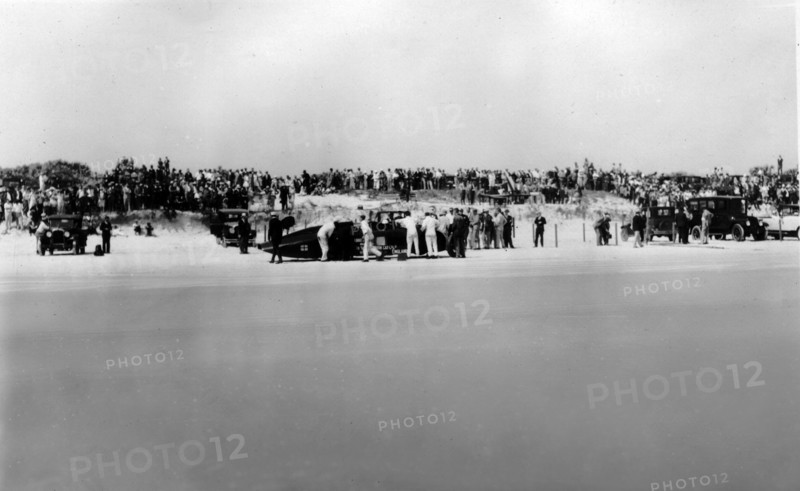Sunbeam 1000hp World Land speed record attempt at Daytona 1927 Artist: Unknown.