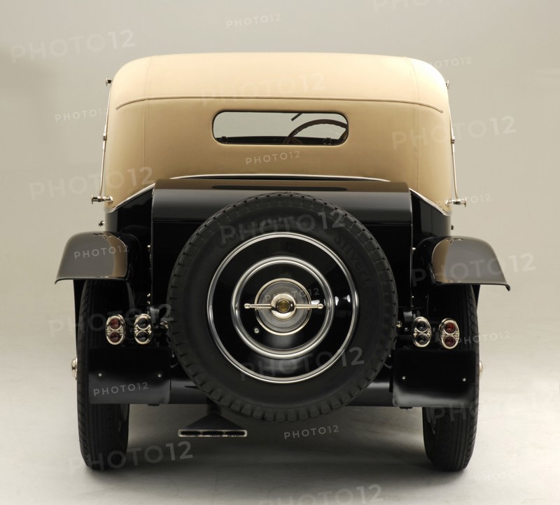 1930 Bugatti Type 46 Faux Artist: Unknown.