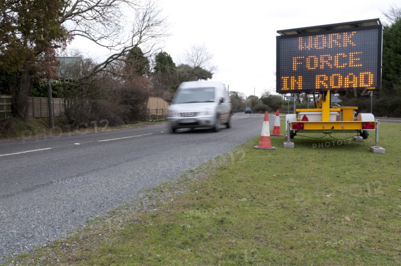 Mobile road matrix sign