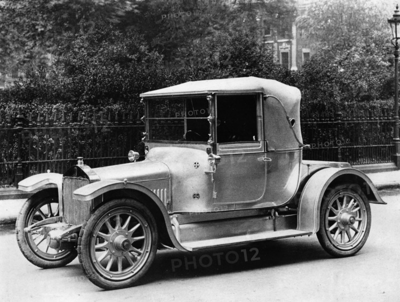 1912 Straker Squire 15hp Artist: Unknown.