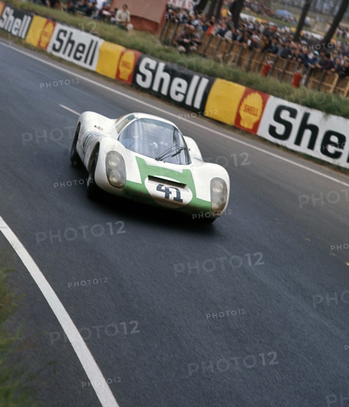 Porsche 907-6 driven by Siffert-Herrman, 1967 Le Mans Artist: Unknown.