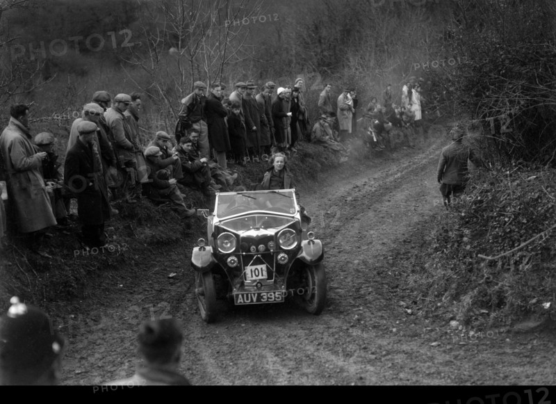 Riley Lynx of EWD Ritchie competing in the MCC Lands End Trial, 1935. Artist: Bill Brunell.