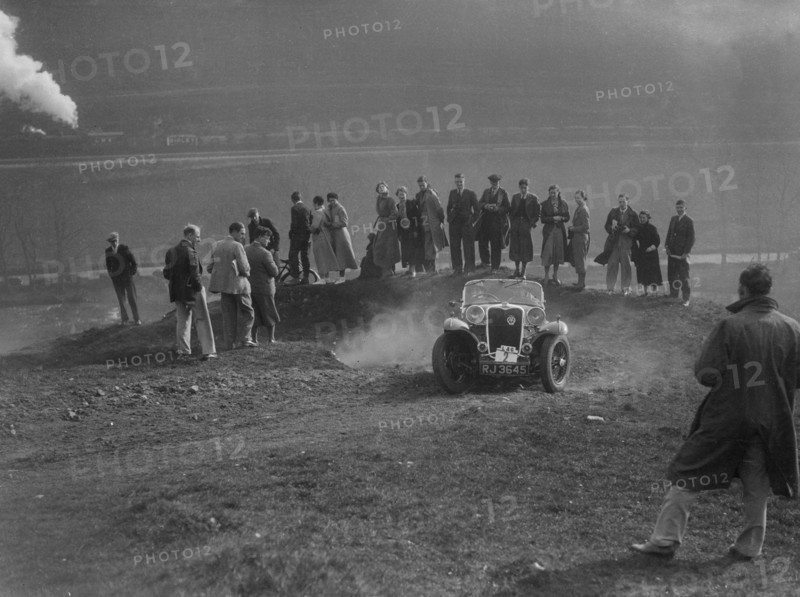 Singer of GA Mangoletsi competing in the Sunbac Inter-Club Team Trial, 1935. Artist: Bill Brunell.