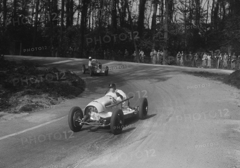 Riley of Hector Dobbs leading the MG Q type of Kenneth Evans, Donington Park, Leicestershire, 1935. Artist: Bill Brunell.