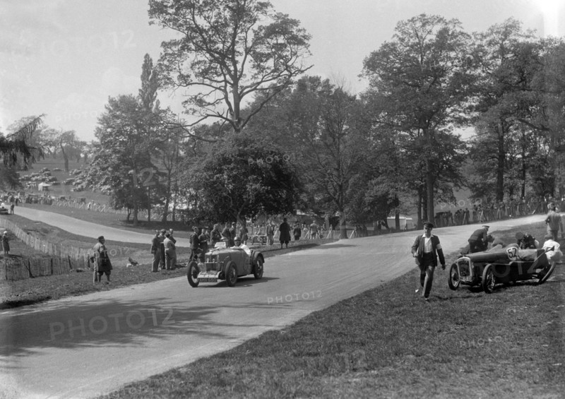 MG J2 passing the crashed Austin 7 of B Sparrow, Donington Park Race Meeting, Leicestershire, 1933. Artist: Bill Brunell.