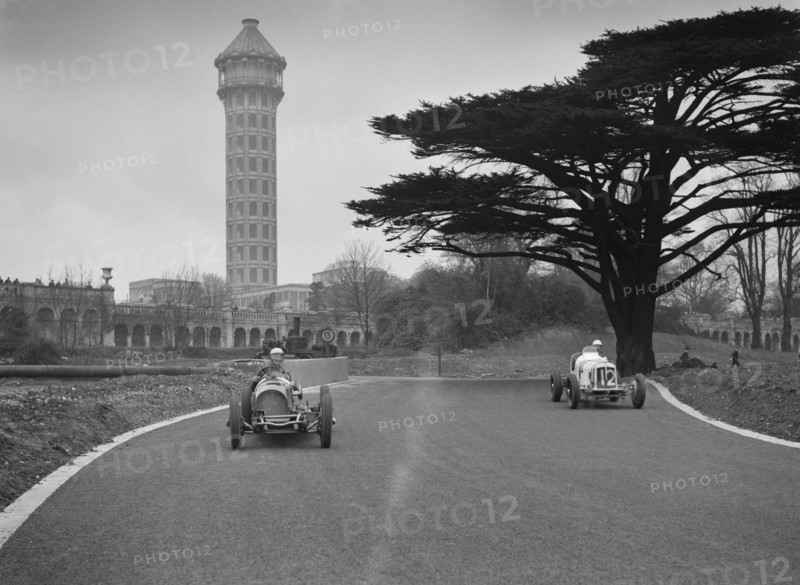Riley of AD Whitworth and ERA of Arthur Dobson racing at Crystal Palace, London, 1939. Artist: Bill Brunell.