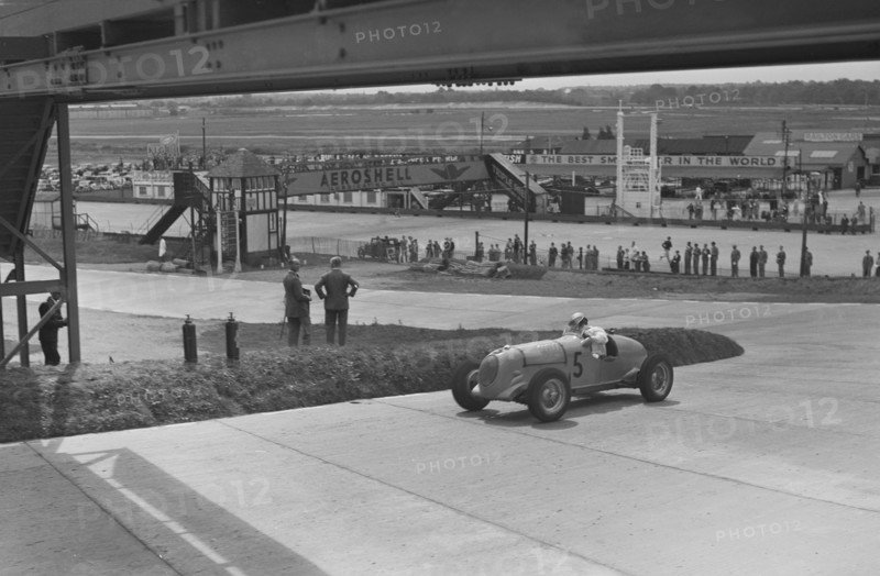 MG K3 of JHT Smith racing at Brooklands, Surrey, c1930s. Artist: Bill Brunell.