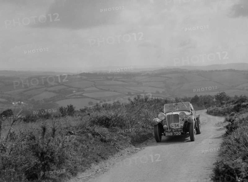 Singer B37 1.5 litre sports of EB Booth of the Autosports team at the MCC Torquay Rally, 1938. Artist: Bill Brunell.