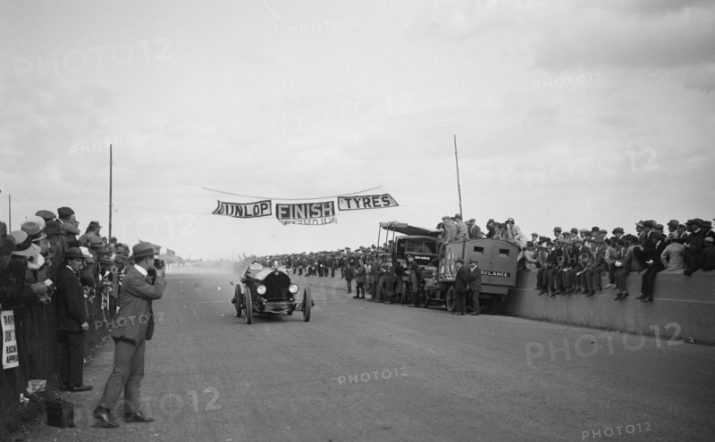 Isotta-Fraschini of EA Eldridge at the finishing line, Southsea Speed Carnival, Hampshire, 1922. Artist: Bill Brunell.
