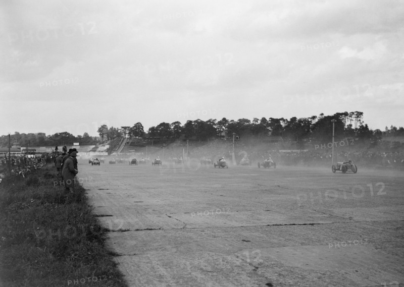 JCC 200 Mile Race, Brooklands, 1920s. Artist: Bill Brunell.