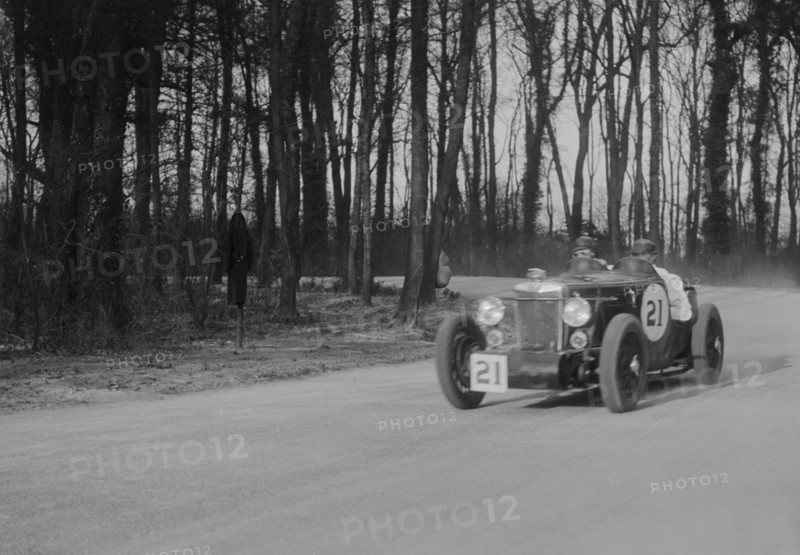 Ron Horton's MG Magnette K3 at Coppice Corner, Donington Park, Leicestershire, 1933. Artist: Bill Brunell.