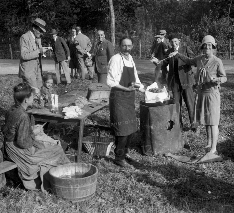 Picnic at Boulogne Motor Week, France, 1928. Artist: Bill Brunell.