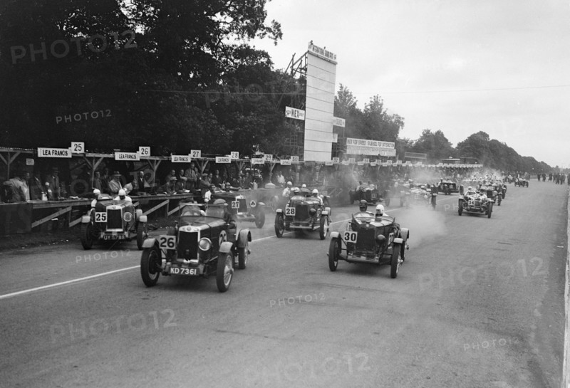 Start of a the Irish Grand Prix Saorstat Cup race, Phoenix Park, Dublin, 1930. Artist: Bill Brunell.
