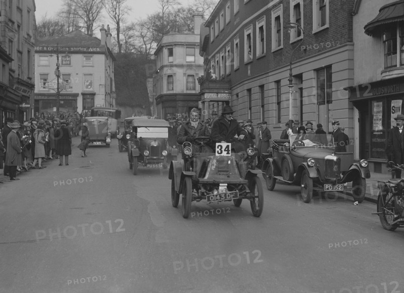 1902 Renault of W Vincent taking part in the London-Brighton Run, Reigate, Surrey, 1928. Artist: Bill Brunell.