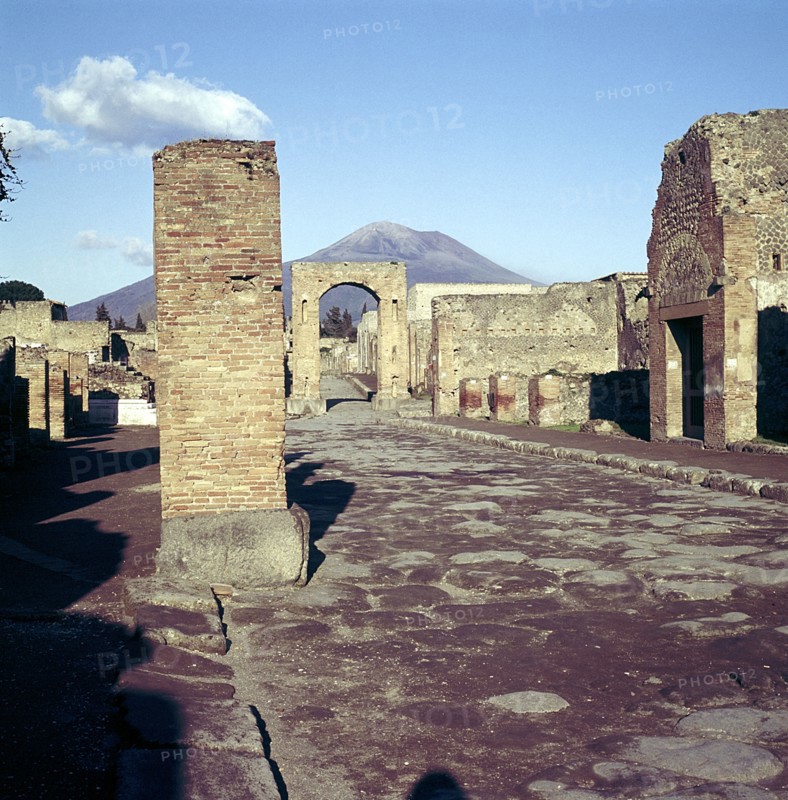 Road leading to Arch of Caligula with Vesuvius beyond, Pompeii, Italy. Creator: Unknown.