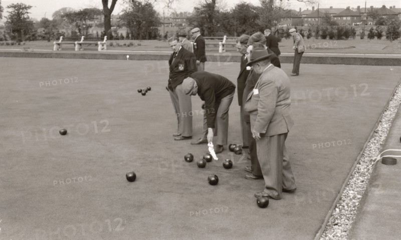 Men playing bowls, York, Yorkshire, 1955. Artist: Unknown