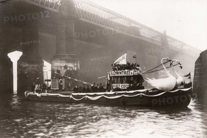 Cocoa barge, York, Yorkshire,  1898. Artist: Unknown