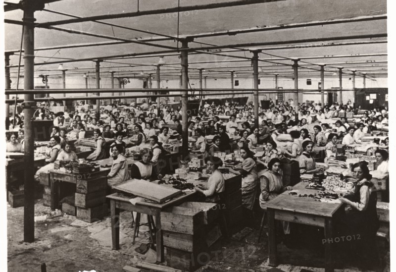 Toffee packing at the Mackintosh factory, Halifax, West Yorkshire, 1912. Artist: Unknown