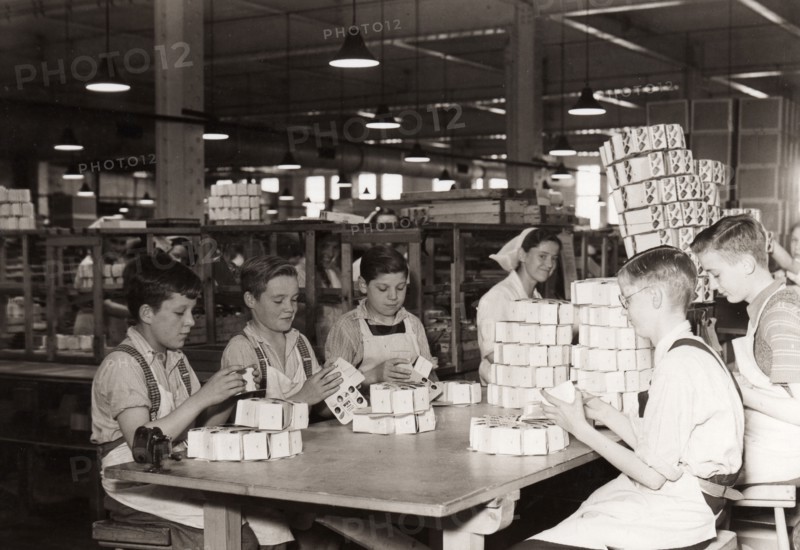 Packing department, Rowntree factory, York, Yorkshire, 1940. Artist: Unknown