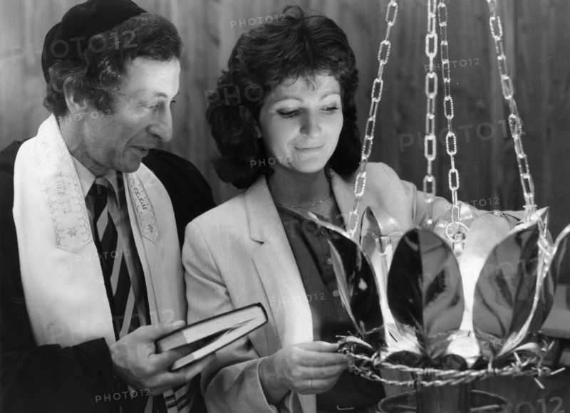 Consecration of a new Ner Tamid at Kingston Liberal Synagogue, 1985. Artist: Unknown