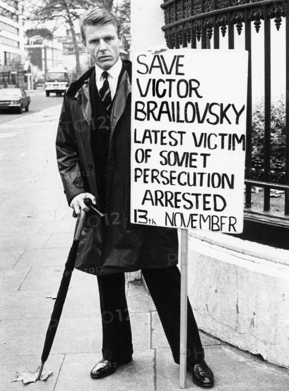 Edward Fox (1937- ), English actor, protesting outside the Soviet Embassy, 1980. Artist: Unknown