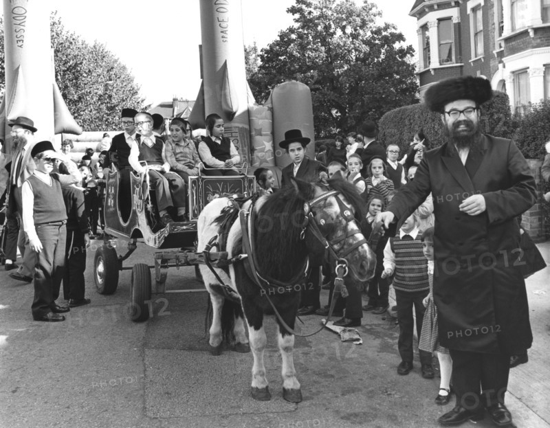 Hasidic street party, Paget Road, London, October 1989. Artist: Sidney Harris