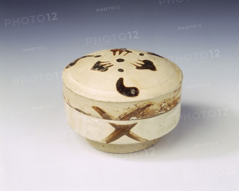 Yaozhou stoneware covered box, late Tang dynasty, China, 9th century. Artist: Unknown