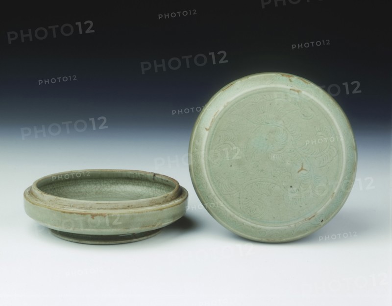 Yue celadon covered box, Five Dynasties-early Northern Song dynasty, China, 10th century. Artist: Unknown