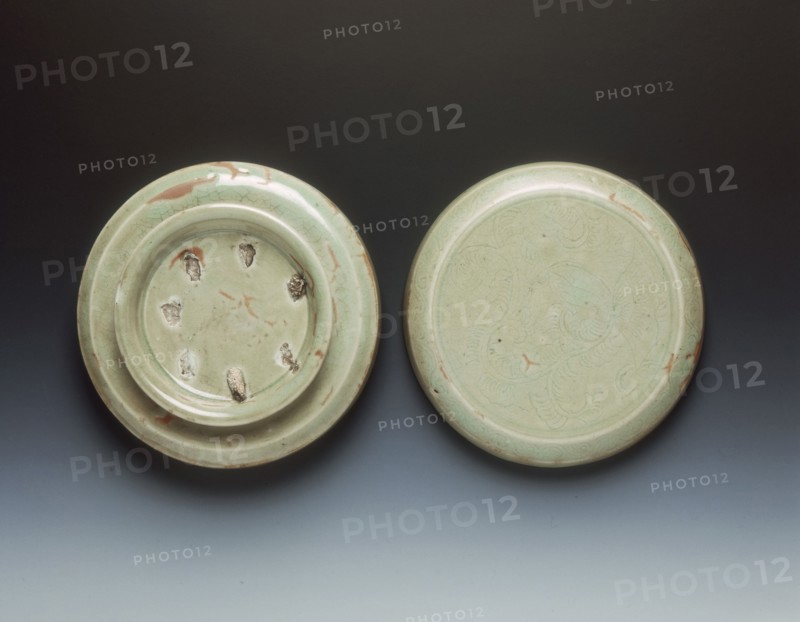 Yue celadon covered box, Five Dynasties-early Northern Song dynasty, China, 10th century. Artist: Unknown