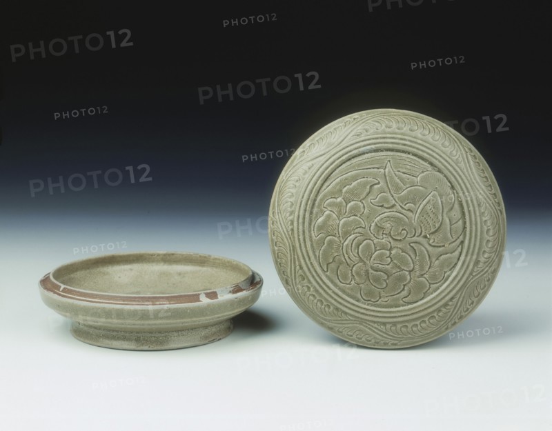 Yue celadon covered box with parrots, early Northern Song dynasty, China, late 10th-11th century. Artist: Unknown