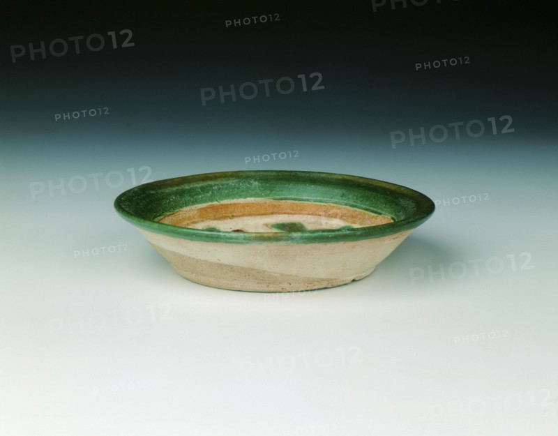 Cizhou-type saucer with pomegranate spray in polychrome glazes, Jin dynasty, China, 1115-1234. Artist: Unknown