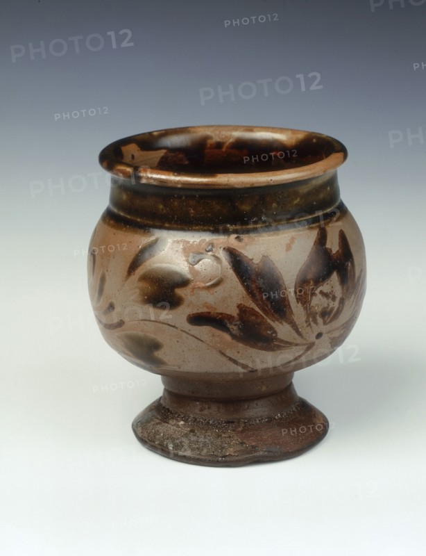 Stemmed bulbous jar with floral design, Southern Song dynasty, 13th century. Artist: Unknown