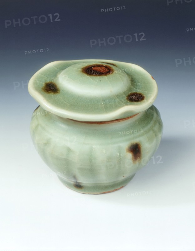 'Tobi seiji' celadon jar and cover, Yuan dynasty, China, 14th century. Artist: Unknown