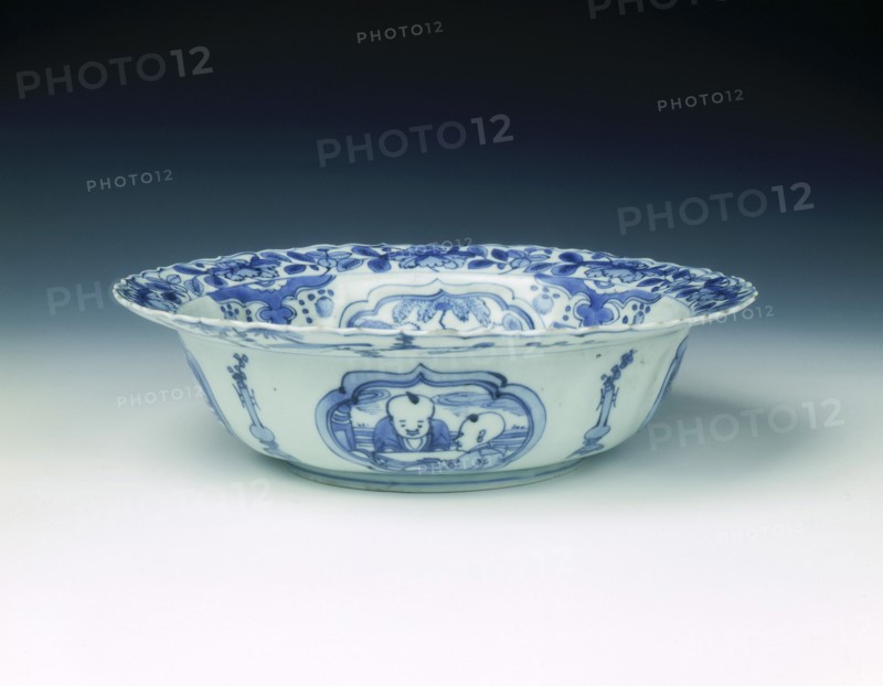 Kraak blue and white klapmuts bowl with pagoda and seascape, late Ming dynasty, China, c1610. Artist: Unknown