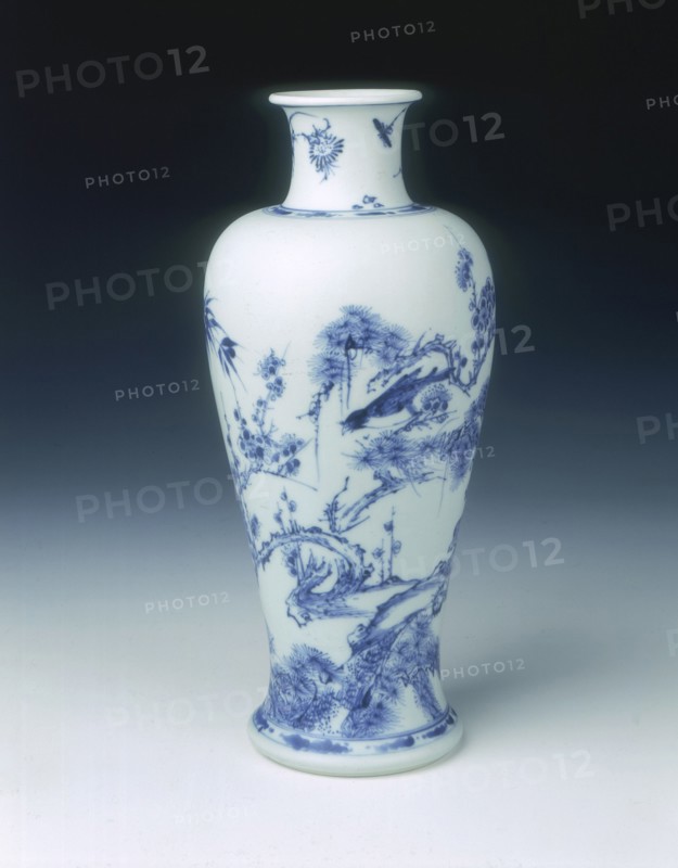Blue and white vase with magpies, early Kangxi period, Qing dynasty, China, 1662-1677. Artist: Unknown