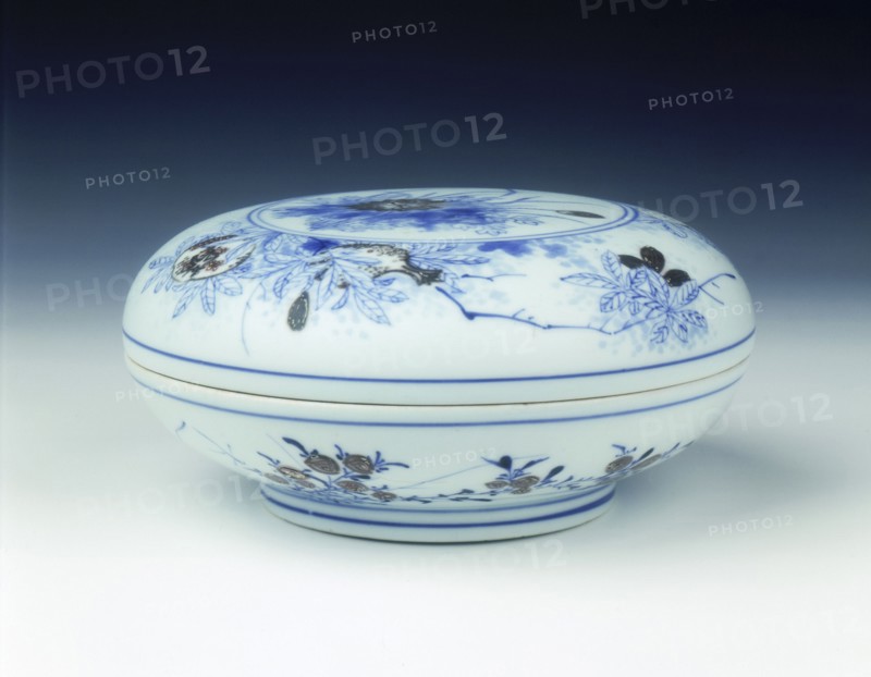 Covered box, early Kangxi period, Qing dynasty, China, 1662-1677. Artist: Unknown