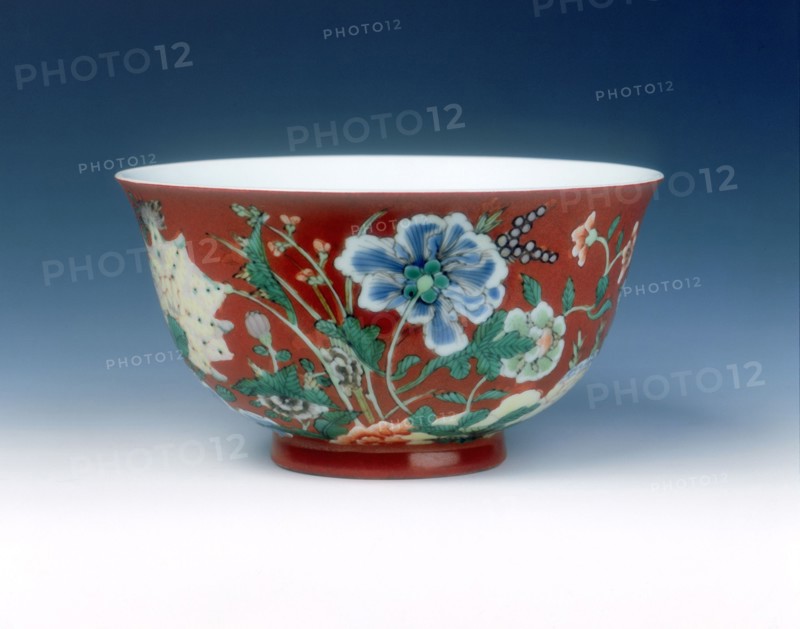 Polychrome bowl with flowers on coral ground, late Kangxi period, Qing dynasty, China, 1700-1722. Artist: Unknown