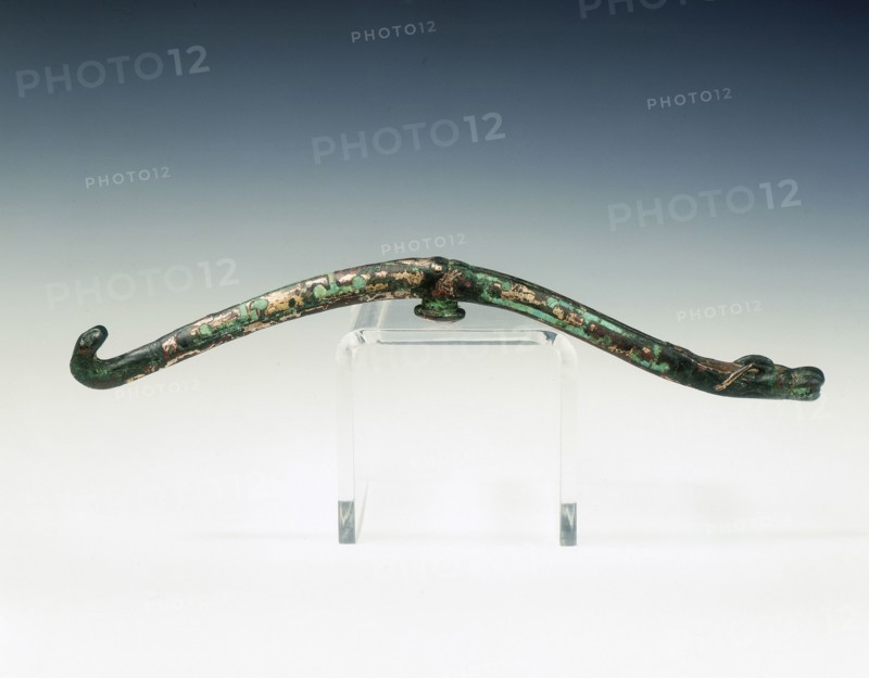 Gilt bronze garment hook with turquoise inlays, Eastern Zhou dynasty, 4th century BC. Artist: Unknown