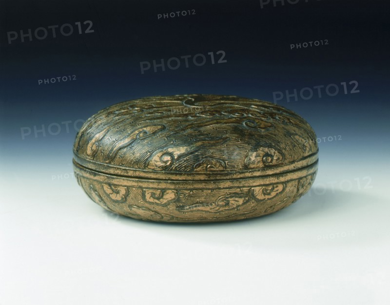 Gilt bronze covered box with crane amid clouds, Ming dynasty, China, 2nd half of 16th century. Artist: Unknown