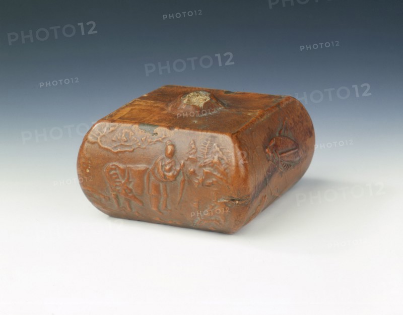 Gourd moulded to the shape of a cube, China, mid-18th century. Artist: Unknown