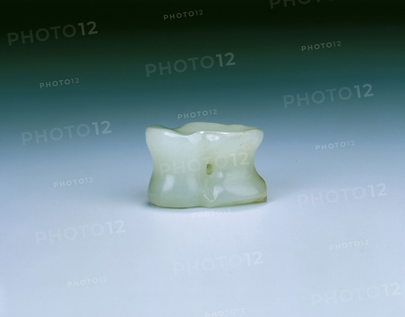 Single white jade astragal, Liao or Jin dynasty, China, 10th-13th century. Artist: Unknown