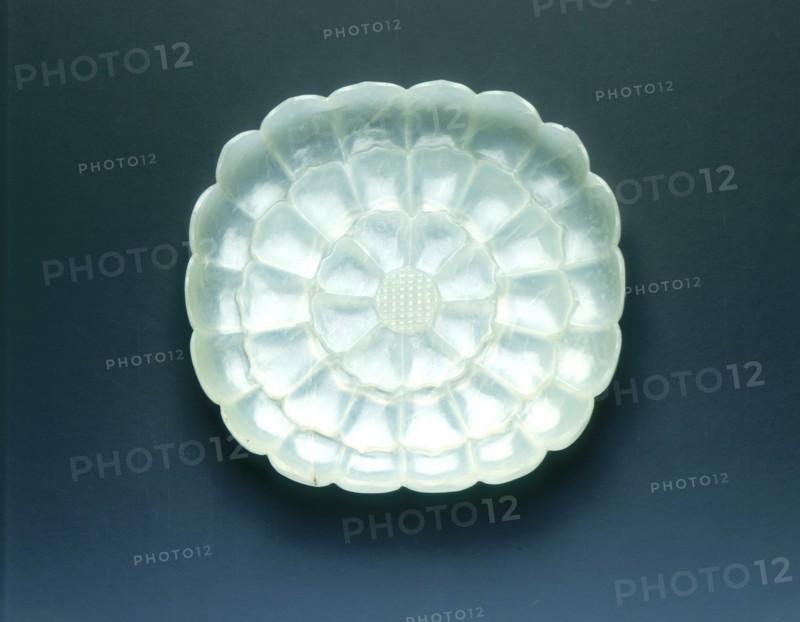 Transparent jade chrysanthemum dish, Qing dynasty, China, 18th century. Artist: Unknown