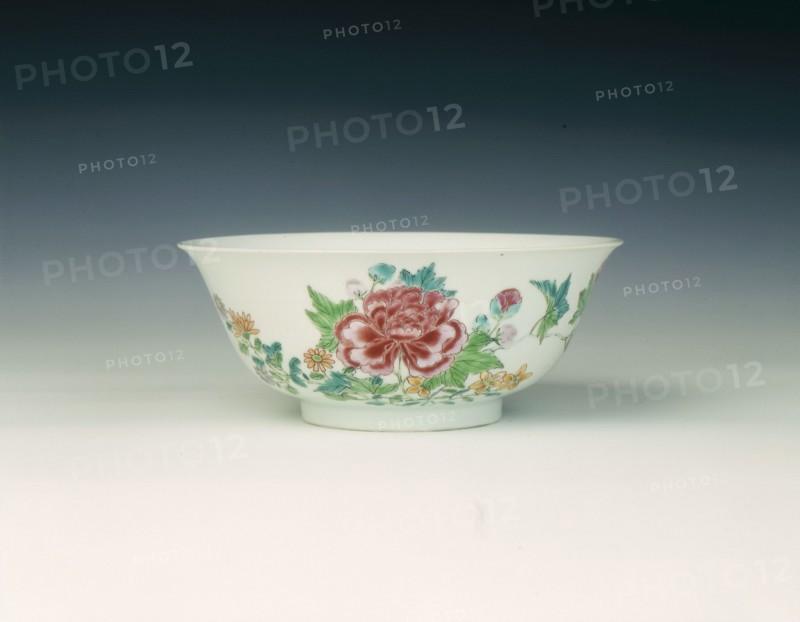 Famille rose bowl with peonies and daisies, Qing dynasty, Yongzheng period, China, 1723-1735. Artist: Unknown