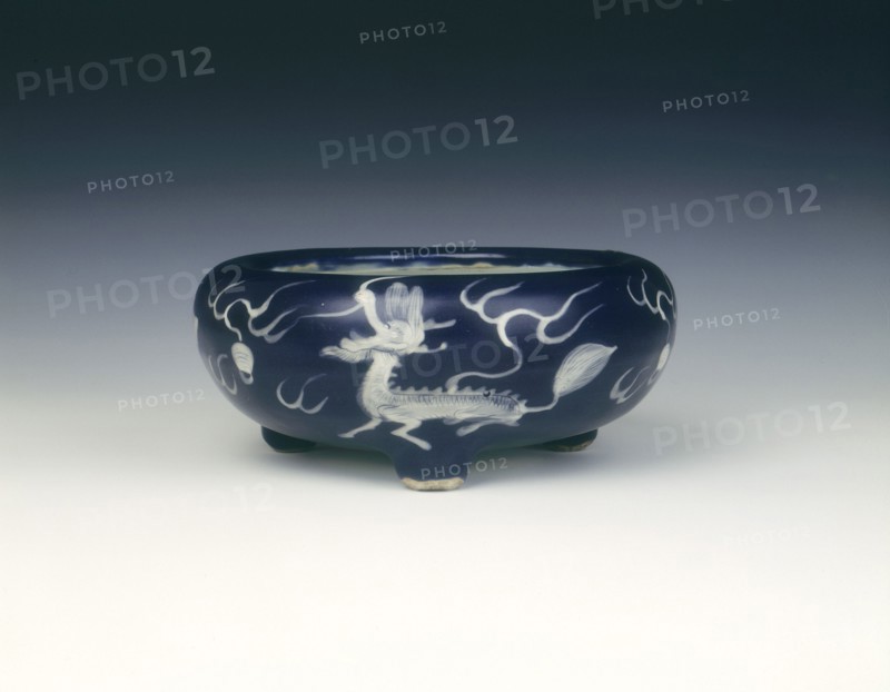 Swatow bulb bowl with qilins, Ming dynasty, Wanli period, China, 1572-1620. Artist: Unknown