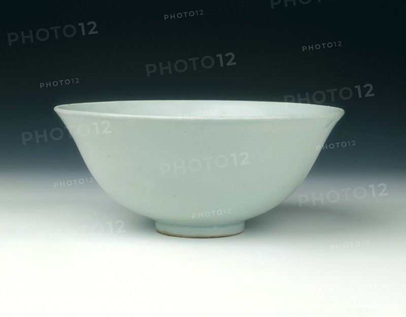 Shufu bowl with peacock amid scrolling peonies, early Ming dynasty, Hongwu period, China, 1368-1398. Artist: Unknown